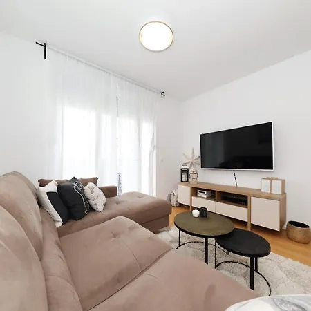 Maresa Apartment *